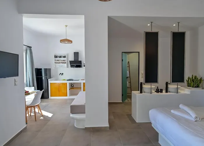 Oliva Naxos * Naxos City