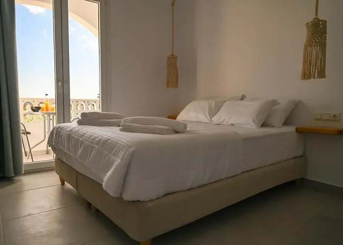 Oliva Naxos * Naxos City