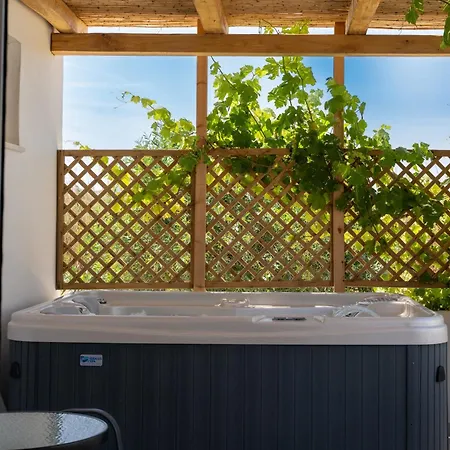 Oliva Naxos * Naxos City