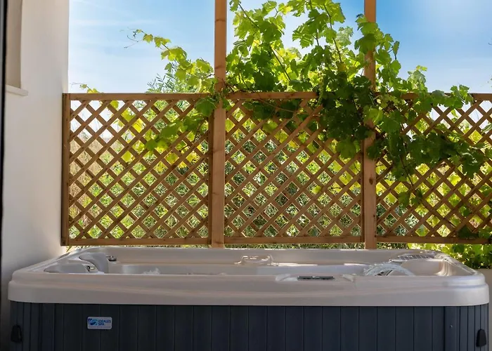 Oliva Naxos * Naxos City